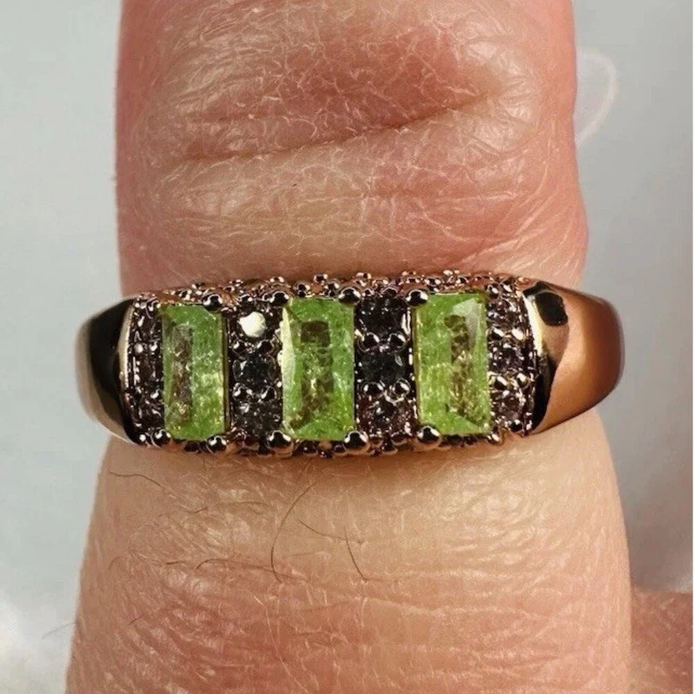 Bomb Party “Peaceful Beauty” – RBP5663 Lab-Created Light Green Ice Crystal